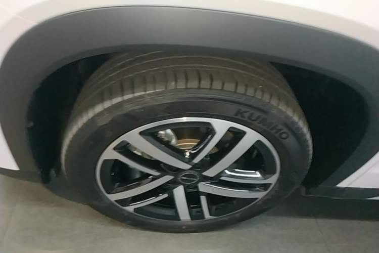 Used BYD Song L DM-i 2024 112 km Beyond Edition Exterior 4