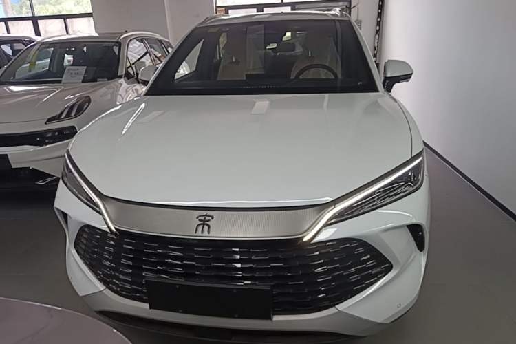 Used BYD Song L DM-i 2024 112 km Beyond Edition Front