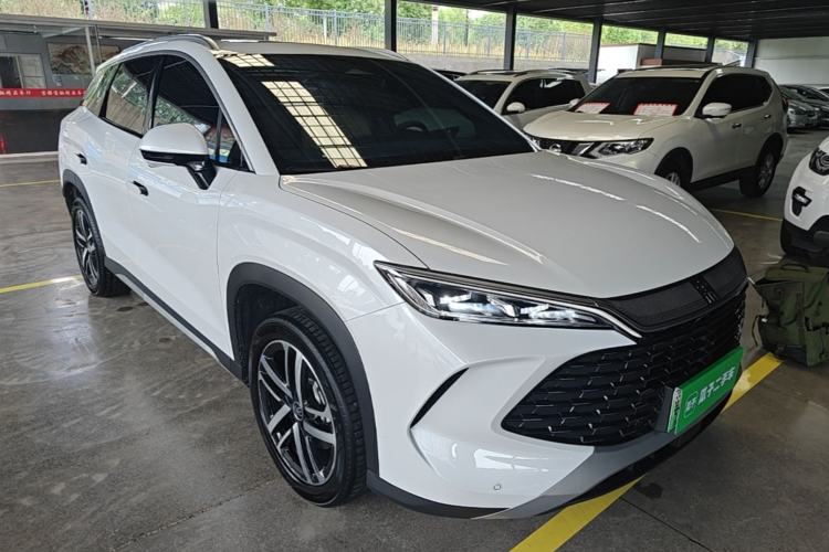 Used BYD Song L DM-i 2024 112 km Beyond Edition Front Right 45 Deg