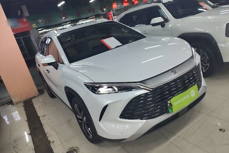 Used BYD Song L DM-i 2024 112 km Beyond Edition Front Right 45 Deg