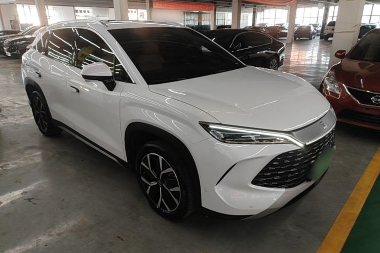 Used BYD Song L DM-i 2024 160 km Excellence Version Front Right 45 Deg