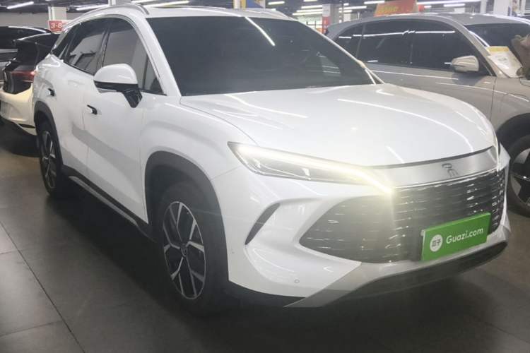 Used BYD Song L DM-i 2024 160 km Excellence Version Front Right 45 Deg