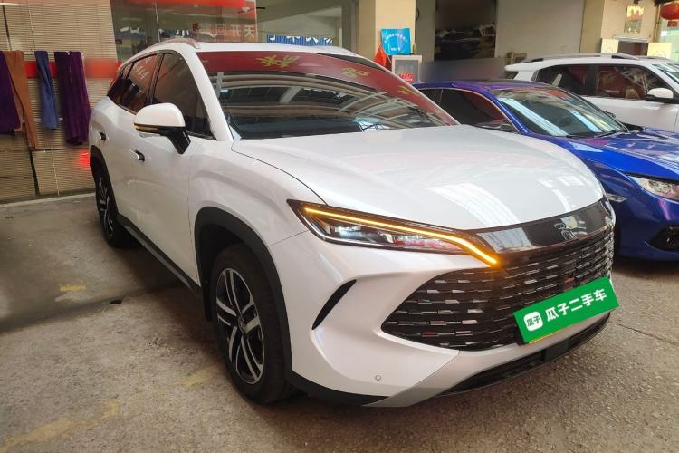 Used BYD Song L DM-i 2024 112 km Beyond Edition Front Right 45 Deg