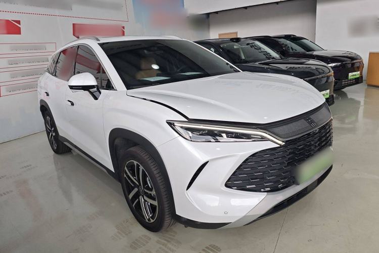 Used BYD Song L DM-i 2024 112 km Beyond Edition Front Right 45 Deg