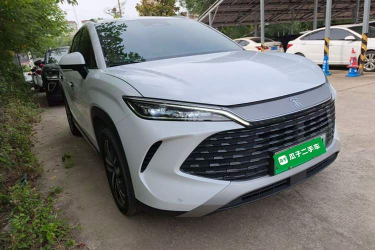 Used BYD Song L DM-i 2024 112 km Beyond Edition Front Right 45 Deg