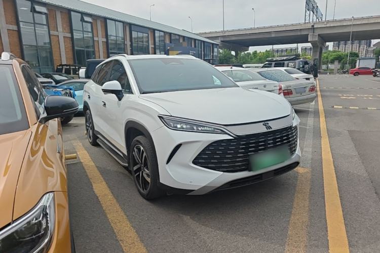 Used BYD Song L DM-i 2024 112 km Beyond Edition Front Right 45 Deg
