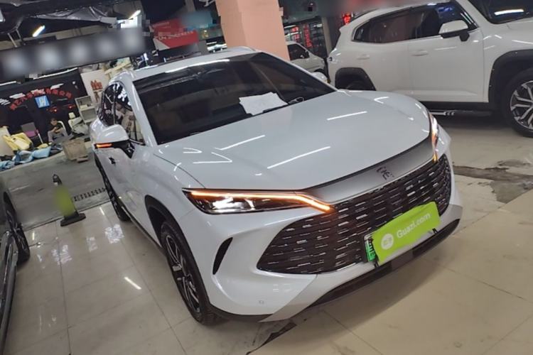 Used BYD Song L DM-i 2024 112 km Beyond Edition Front Right 45 Deg