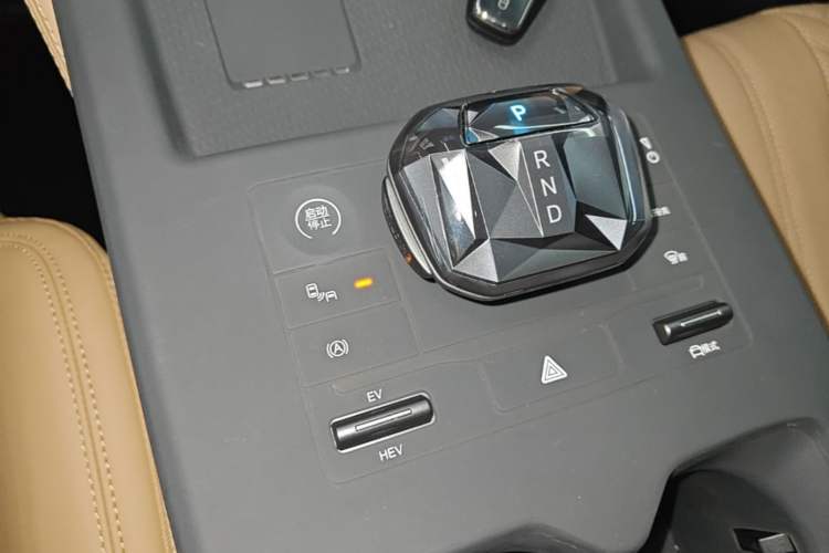 Used BYD Song L DM-i 2024 112 km Beyond Edition Gear Lever