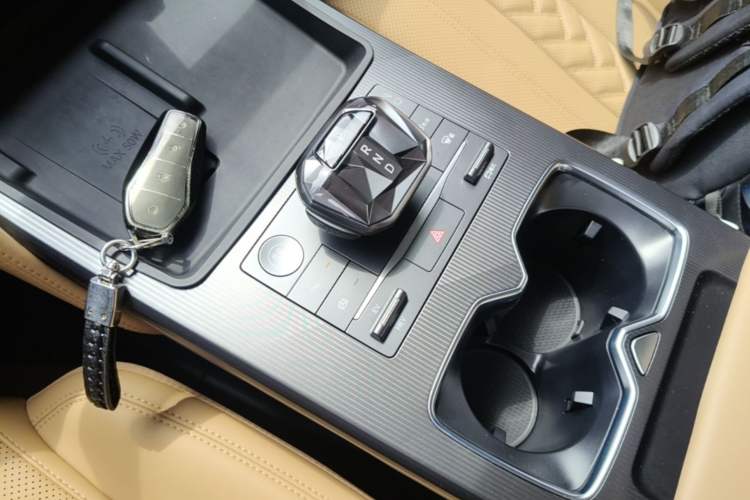 Used BYD Song L DM-i 2024 112 km Beyond Edition Gear Lever