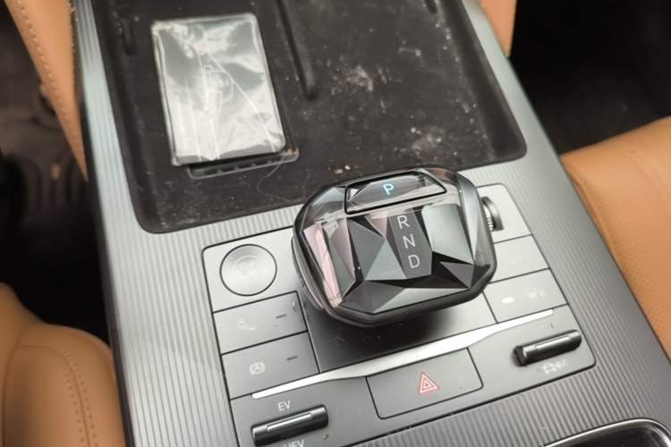 Used BYD Song L DM-i 2024 112 km Beyond Edition Gear Lever