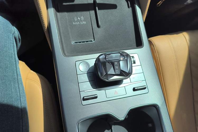 Used BYD Song L DM-i 2024 112 km Beyond Edition Gear Lever