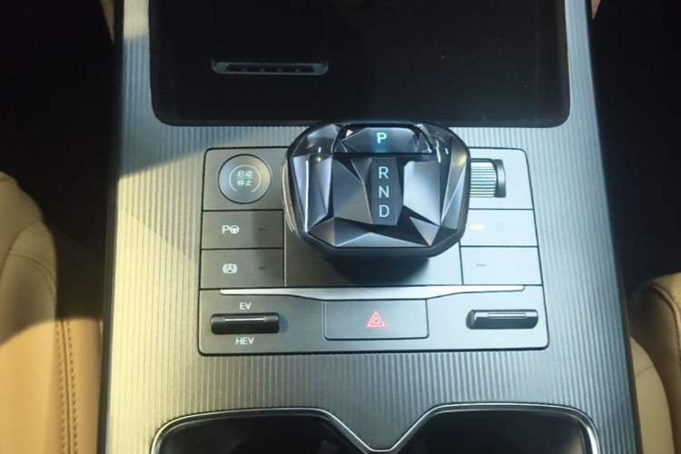 Used BYD Song L DM-i 2024 160 km Excellence Version Gear Lever