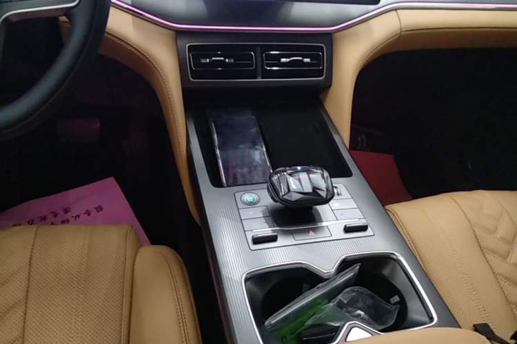 Used BYD Song L DM-i 2024 160 km Excellence Version Gear Lever