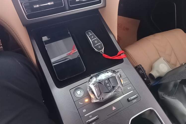 Used BYD Song L DM-i 2024 112 km Beyond Edition Gear Lever