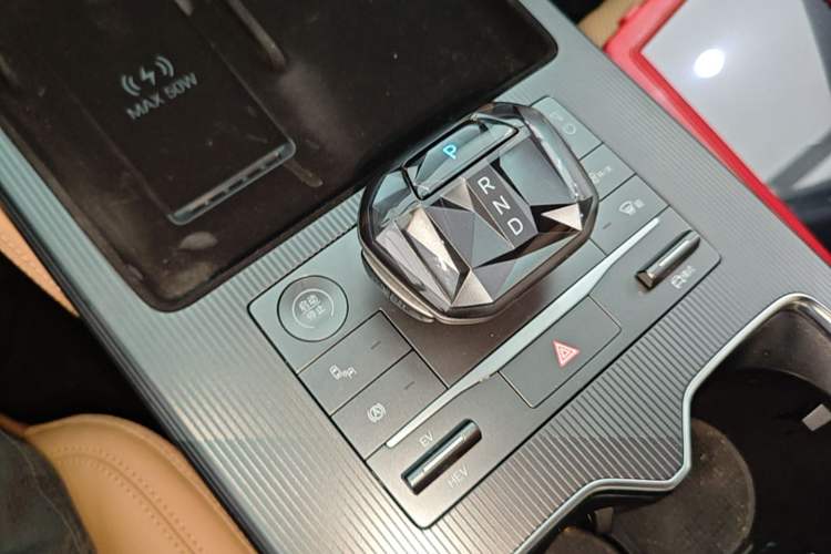 Used BYD Song L DM-i 2024 112 km Beyond Edition Gear Lever