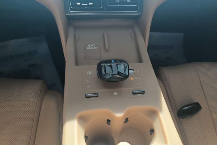 Used BYD Song L DM-i 2024 160 km Excellence Version Gear Lever