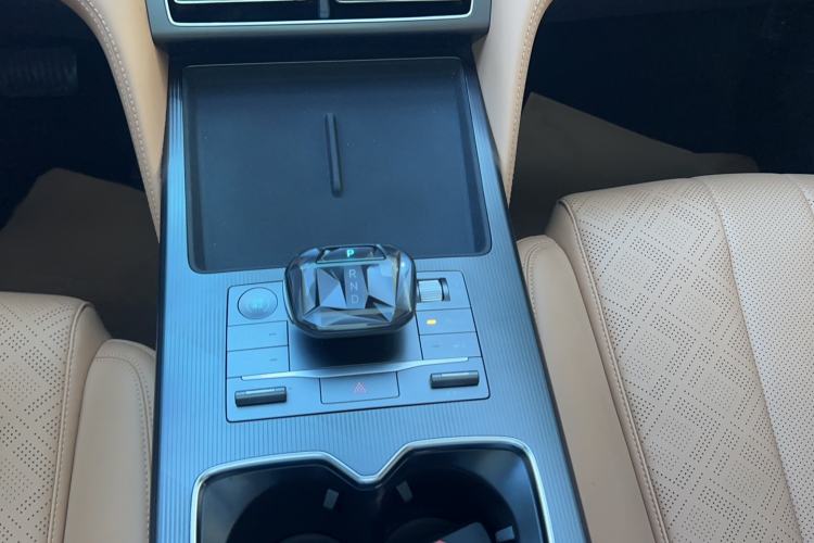 Used BYD Song L DM-i 2024 112 km Leading Edition Gear Lever