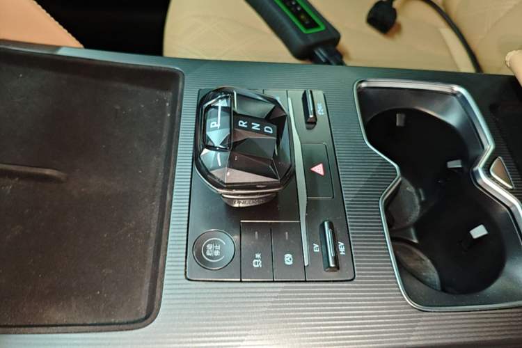 Used BYD Song L DM-i 2024 112 km Leading Edition Gear Lever