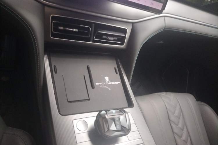 Used BYD Song L DM-i 2024 160 km Excellence Version Gear Lever
