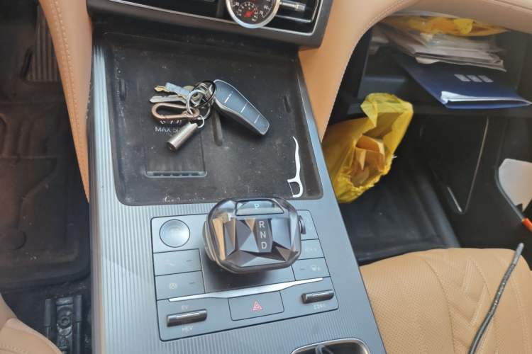 Used BYD Song L DM-i 2024 112 km Beyond Edition Gear Lever