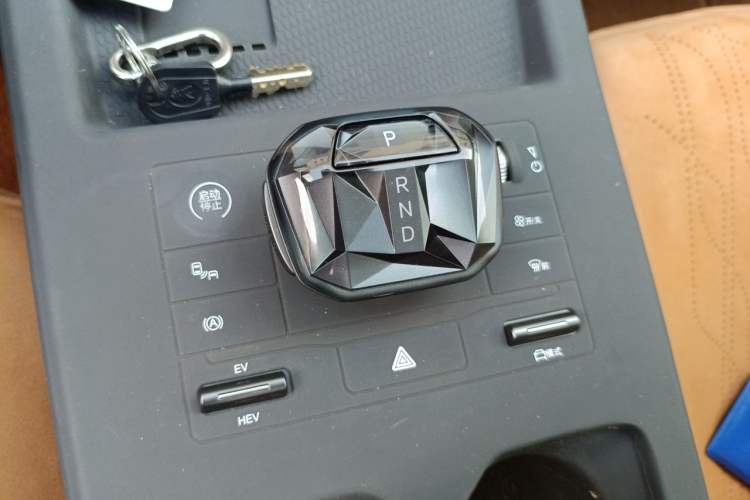 Used BYD Song L DM-i 2024 112 km Beyond Edition Gear Lever
