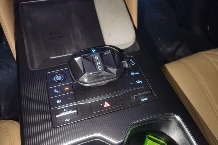 Used BYD Song L DM-i 2024 112 km Beyond Edition Gear Lever