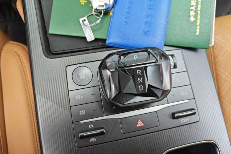 Used BYD Song L DM-i 2024 112 km Leading Edition Gear Lever