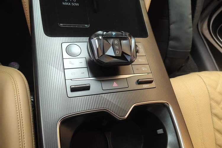 Used BYD Song L DM-i 2024 112 km Beyond Edition Gear Lever