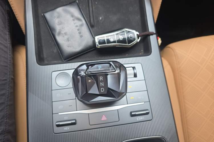 Used BYD Song L DM-i 2024 112 km Leading Edition Gear Lever