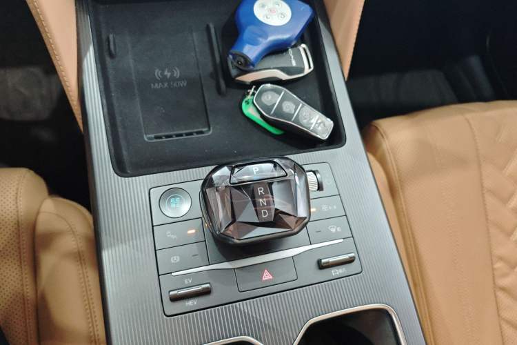 Used BYD Song L DM-i 2024 112 km Beyond Edition Gear Lever