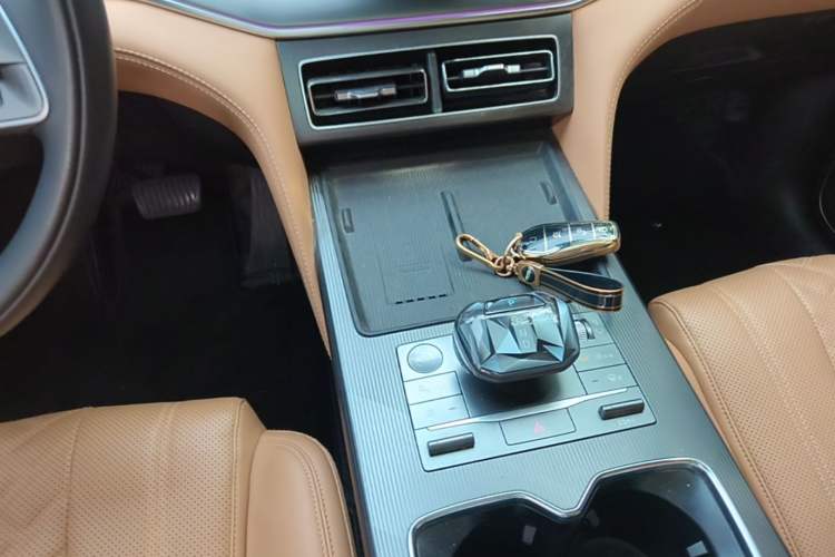 Used BYD Song L DM-i 2024 112 km Beyond Edition Gear Lever
