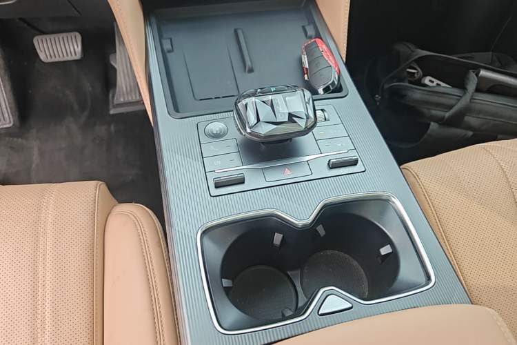 Used BYD Song L DM-i 2024 112 km Beyond Edition Gear Lever