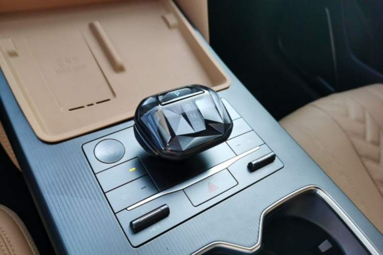 Used BYD Song L DM-i 2024 112 km Beyond Edition Gear Lever
