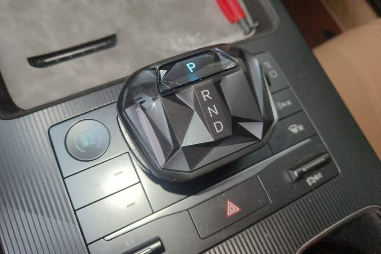 Used BYD Song L DM-i 2024 112 km Beyond Edition Gear Lever