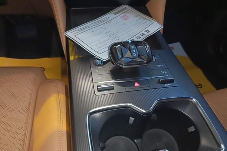 Used BYD Song L DM-i 2024 112 km Leading Edition Gear Lever