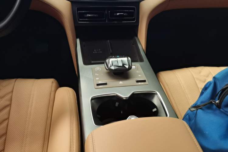 Used BYD Song L DM-i 2024 112 km Beyond Edition Gear Lever