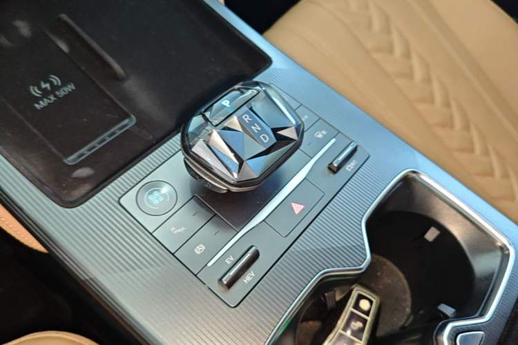 Used BYD Song L DM-i 2024 112 km Beyond Edition Gear Lever