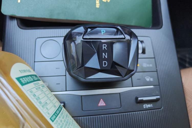 Used BYD Song L DM-i 2024 112 km Leading Edition Gear Lever