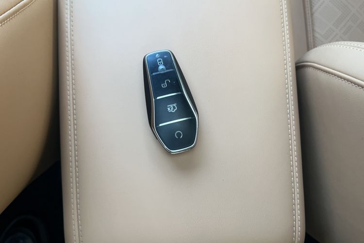 Used BYD Song L DM-i 2024 112 km Leading Edition Interior 1