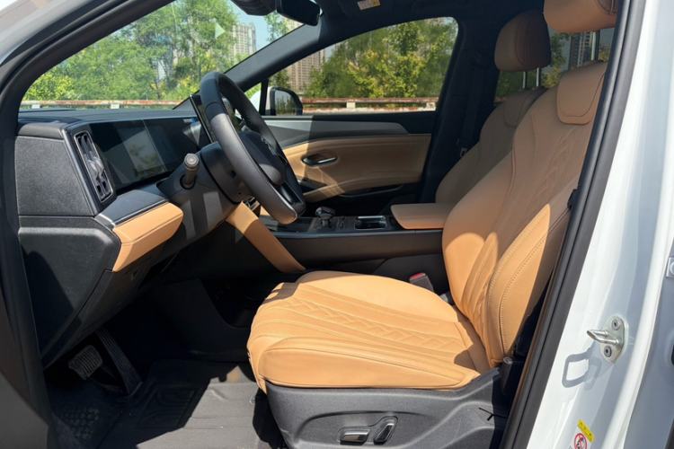 Used BYD Song L DM-i 2024 160km Beyond Edition Interior 3
