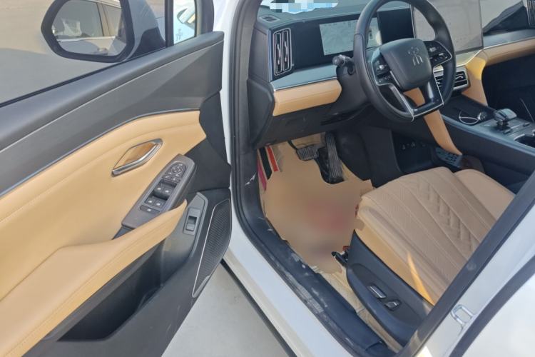 Used BYD Song L DM-i 2024 160km Beyond Edition Interior 3