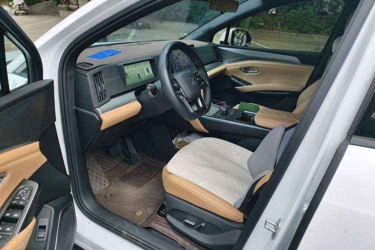 Used BYD Song L DM-i 2024 112 km Beyond Edition Interior 3
