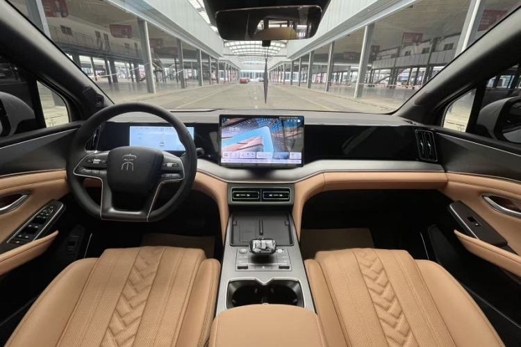 Used BYD Song L DM-i 2024 112 km Beyond Edition Interior 4