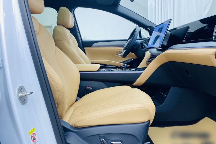 Used BYD Song L DM-i 2024 160 km Excellence Version Interior 4