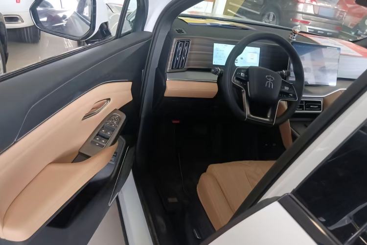 Used BYD Song L DM-i 2024 112 km Beyond Edition Interior 4