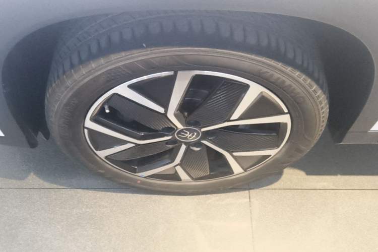 Used BYD Song L DM-i 2024 160 km Excellence Version Left Front Wheel Hub