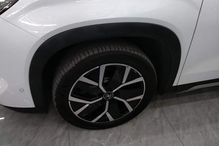 Used BYD Song L DM-i 2024 160 km Excellence Version Left Front Wheel Hub
