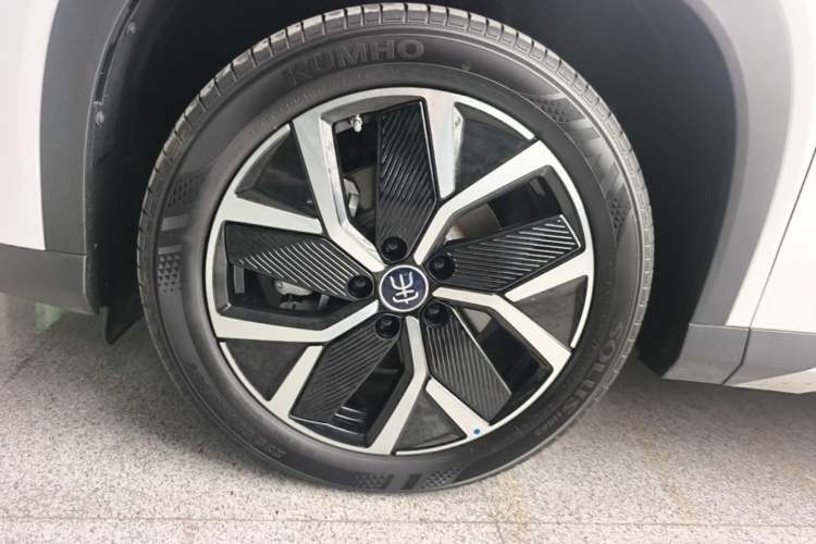 Used BYD Song L DM-i 2024 160km Beyond Edition Left Front Wheel Hub