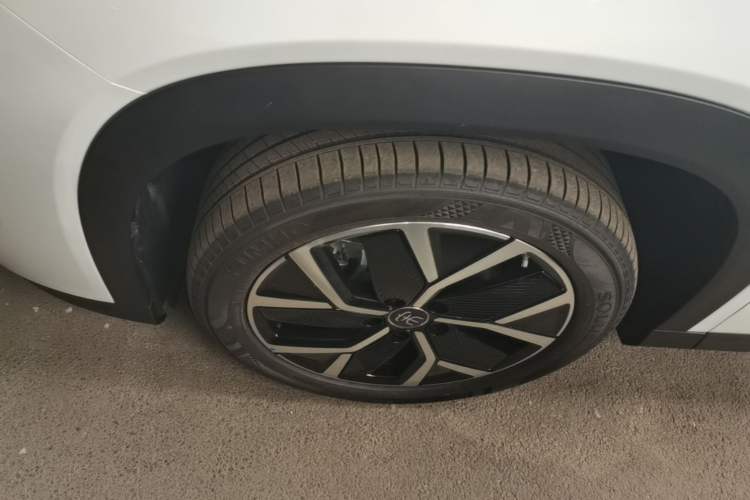 Used BYD Song L DM-i 2024 160km Beyond Edition Left Front Wheel Hub