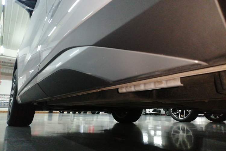Used BYD Song L DM-i 2024 112 km Beyond Edition Left Side Sill